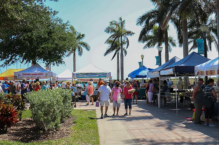 Saturday Farmer's Market (stock image)