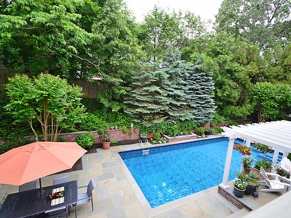 4th image of 27 Harbor Park Dr