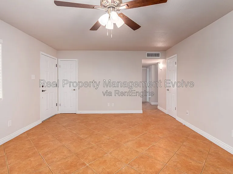 5438 S 46th Pl — Photo 7