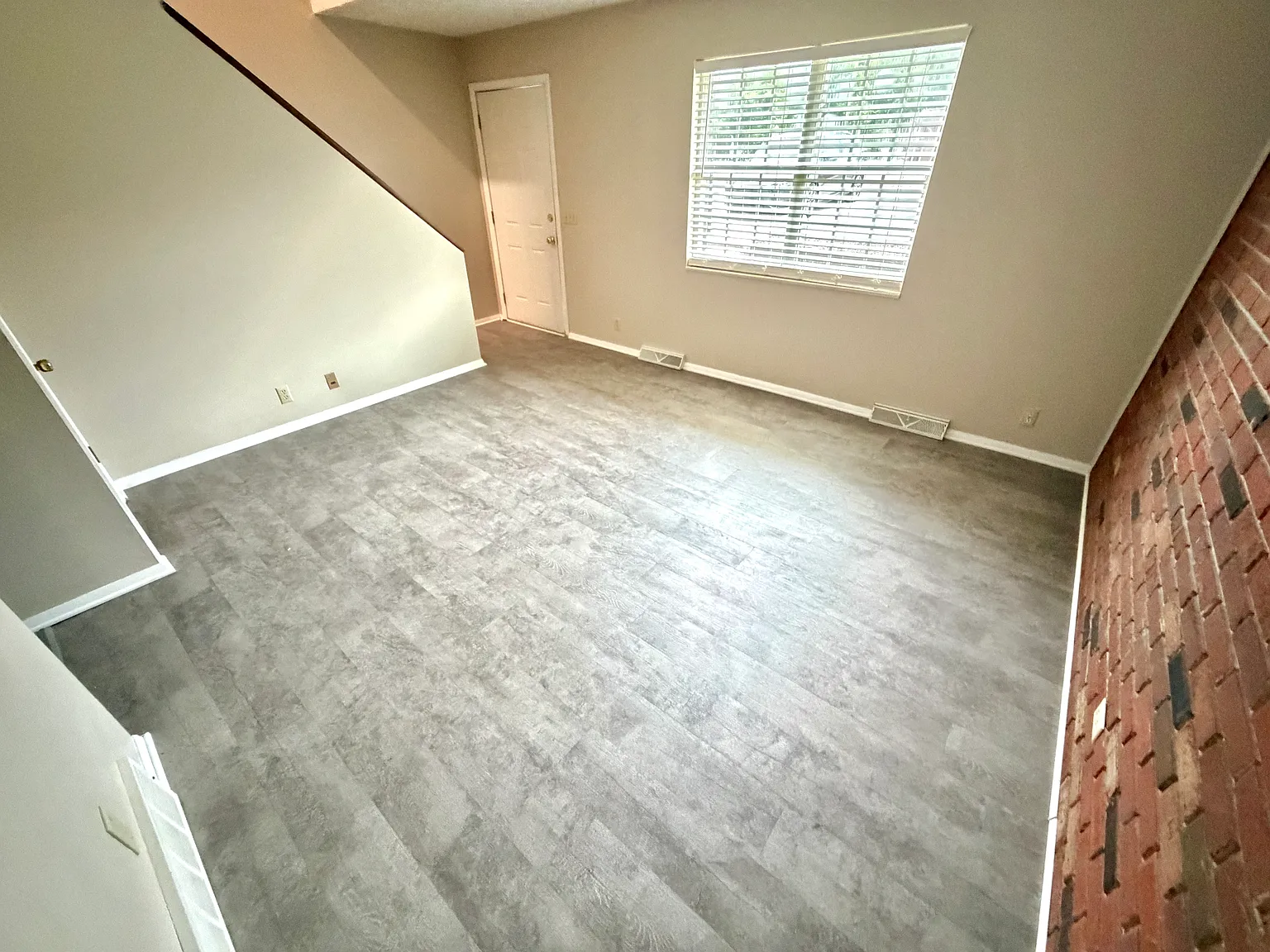 2 bed, 1296 sqft, $1,350 — Photo 4