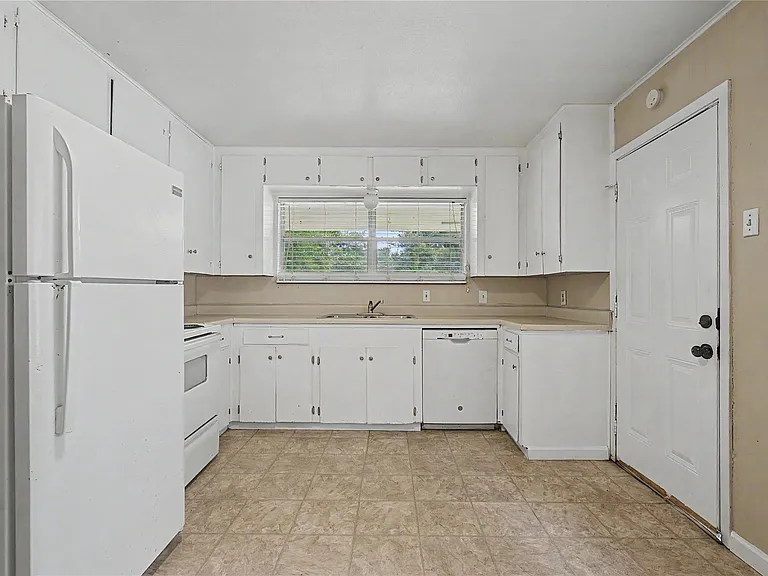 802 Cline St — Photo 6