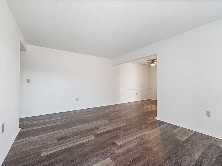 Foxridge Apartment Homes — Photo 171