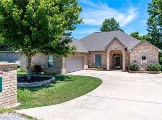 118 Holiday Island Dr, Holiday Island, AR 72631