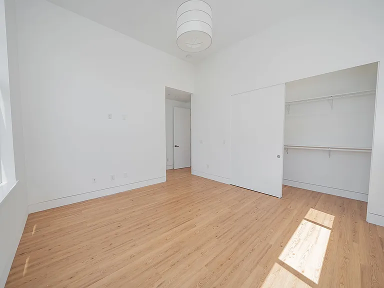 848 32nd Street — Photo 9