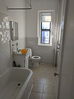 5th image of 2737 Webb Ave #5D