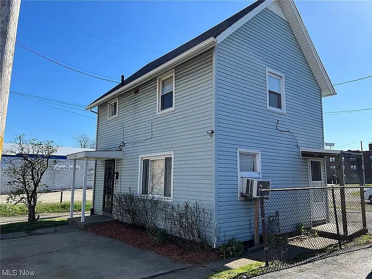 1127 Minerva Ct NW — Photo 2