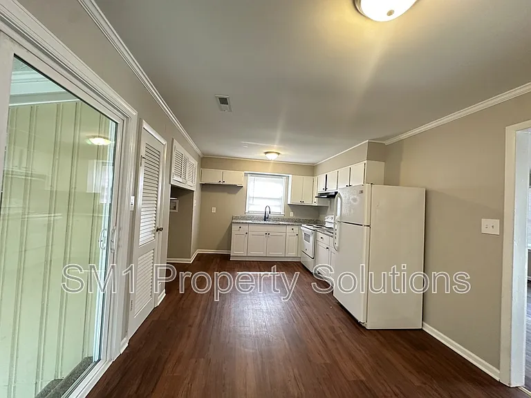 626 Memphis St — Photo 6