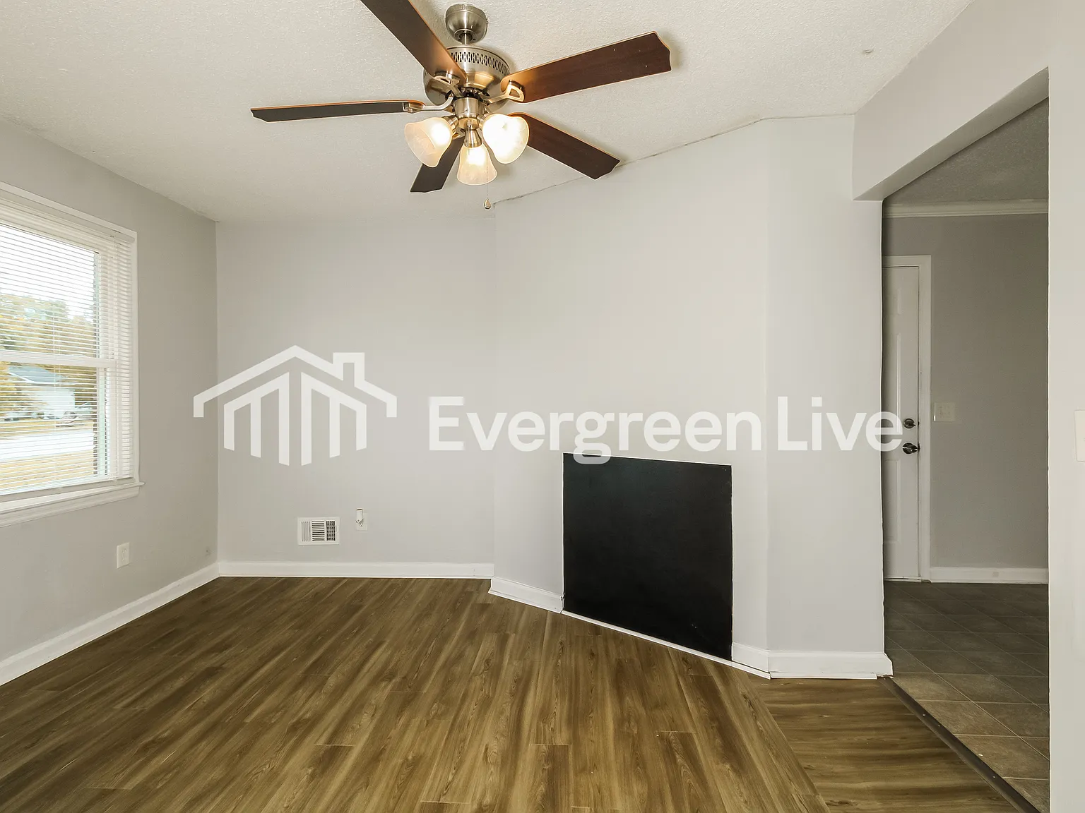 3 bed, 2.0 bath, 1040 sqft, $1,345 — Photo 2