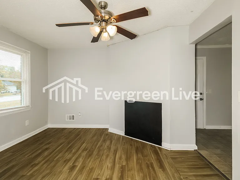 225 Oak Glenn Dr — Photo 2