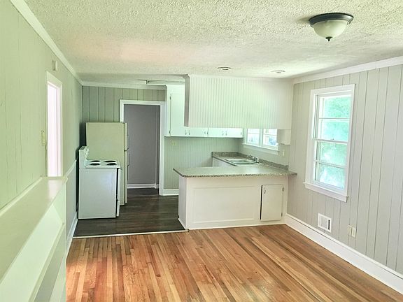 4th image of 121 Woodmont Cir