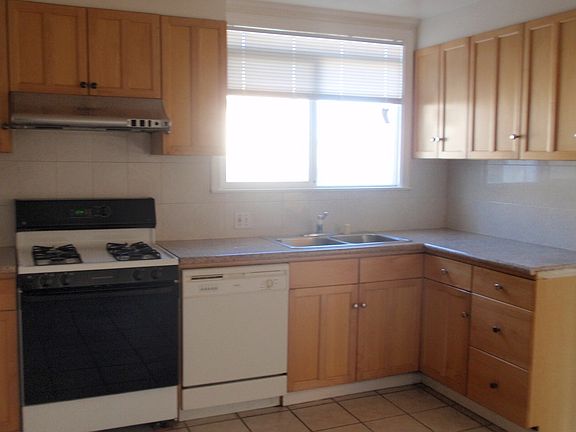 updated kitchen with eat-in area