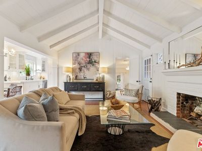 4201 Noble Ave, Sherman Oaks, CA, 91403