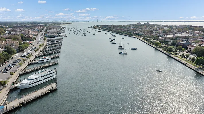 Sold by Ilite Realty Inc | media 20