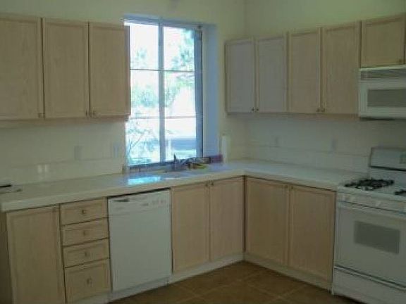 Eat-In Kitchen
