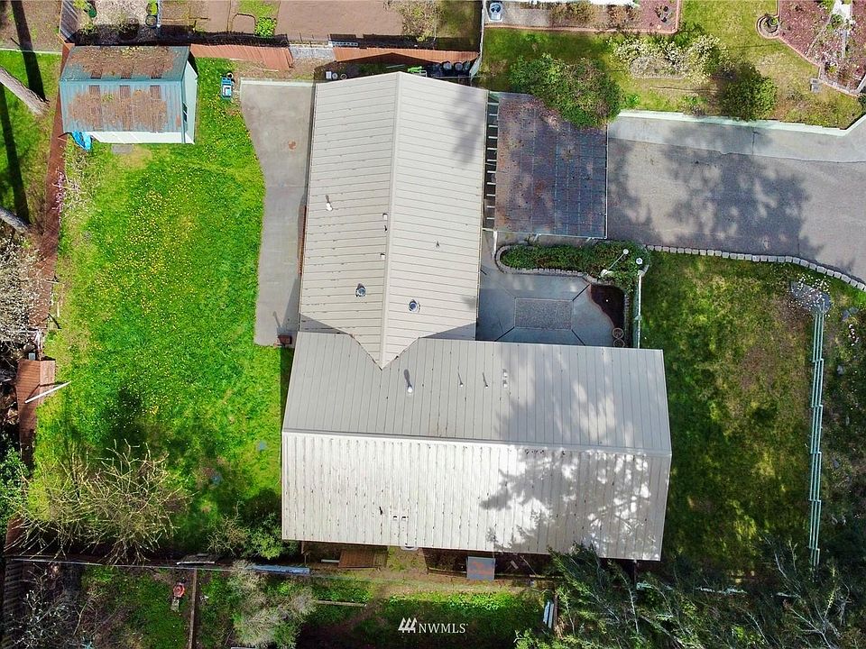 2nd image of 529 Cougar St SE