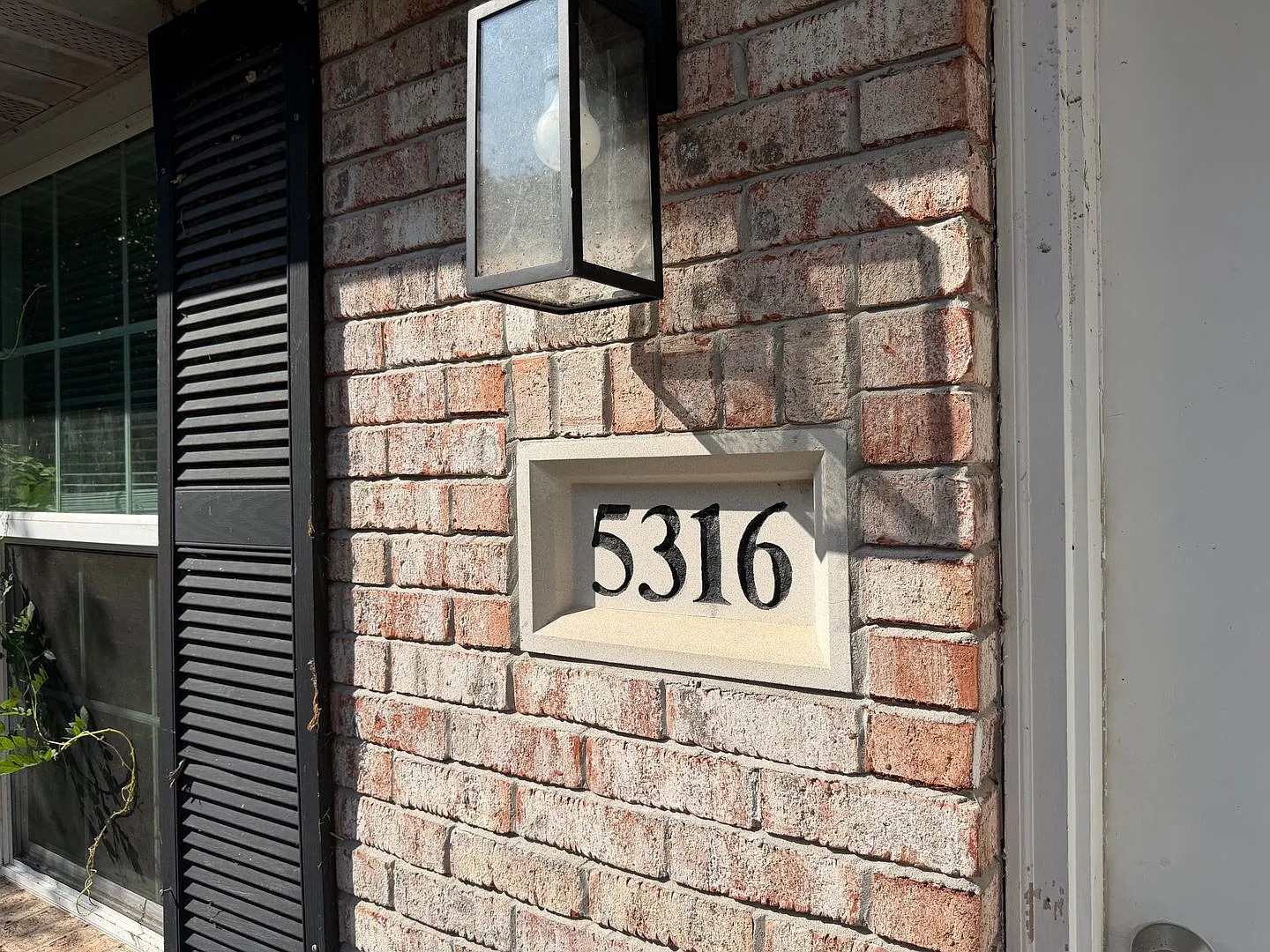 Large Duplex with Head-turning Style, Extraordinary Location. — Photo 2