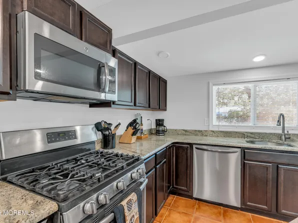21 Park Avenue, Bayville, NJ 08721
