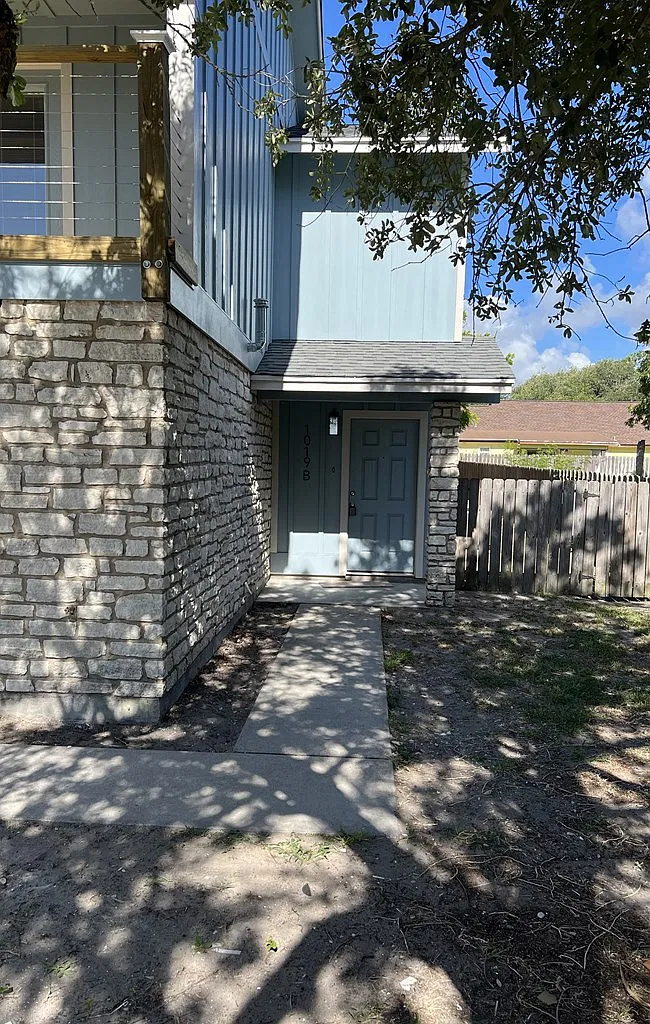 2 bed, 1.5 bath, 1140 sqft, $1,725 — Photo 3
