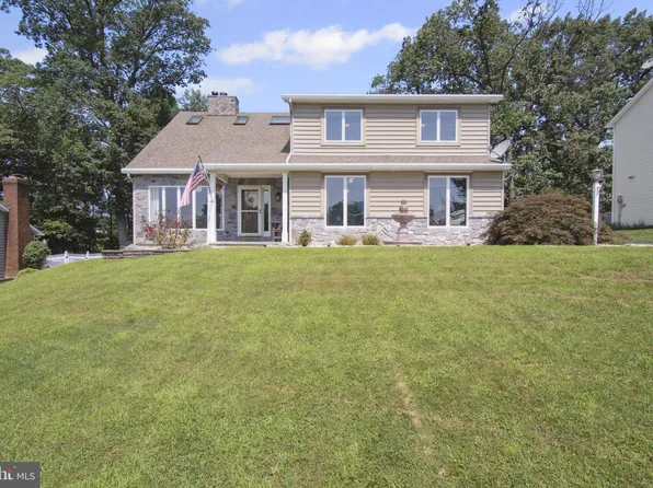 329 Hillcrest Dr, New Cumberland, PA 17070