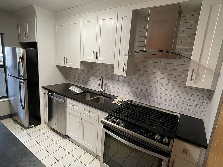 39-51 Chittenden Ave — Photo 4