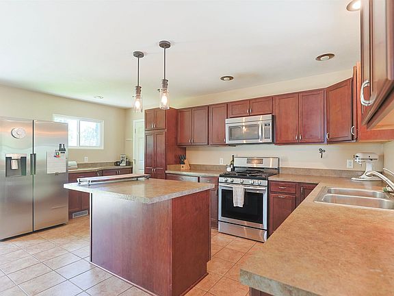 5th image of 53190 Oakton Dr