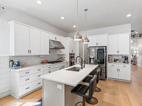 2nd image of 837 S Finley Cir