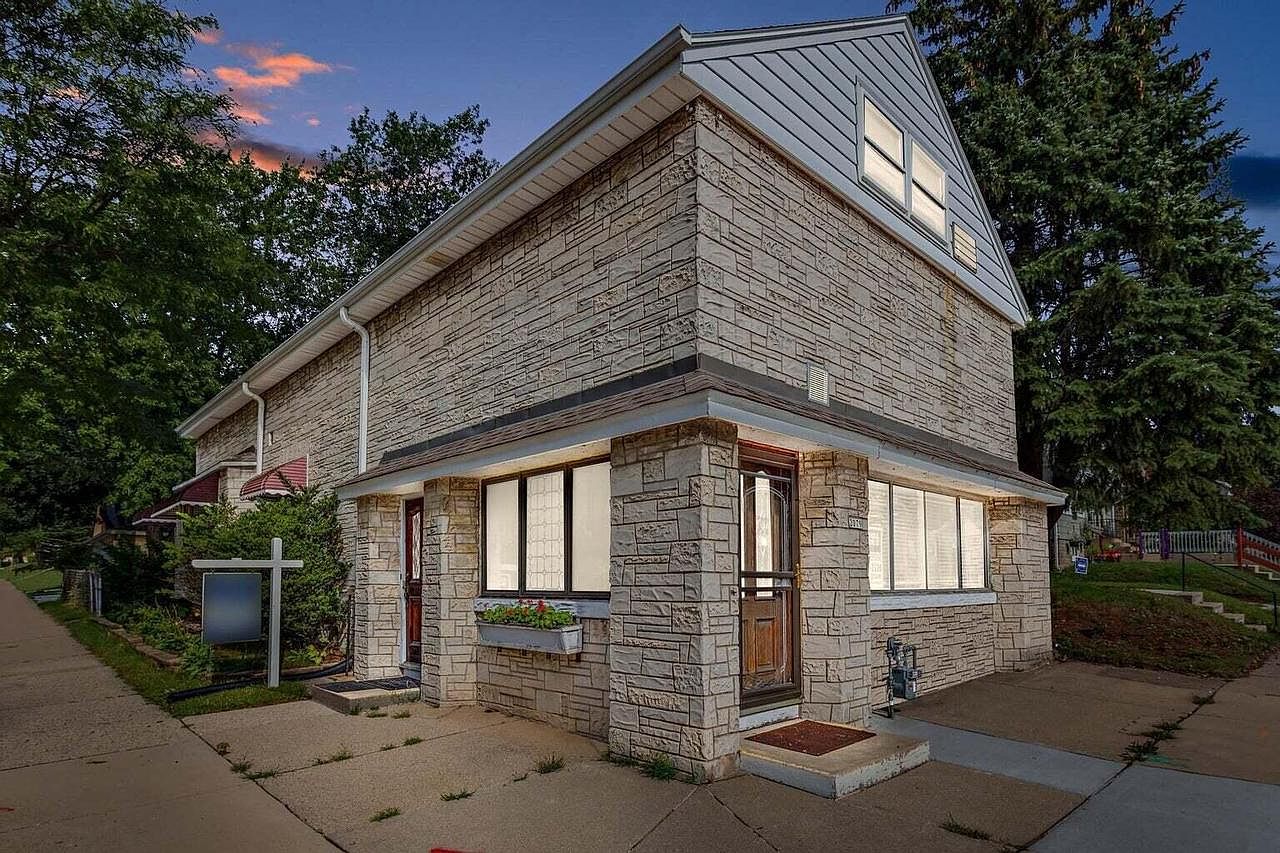 2079 South 92nd STREET UNIT 920204 W Becher St, Milwaukee, WI 53227