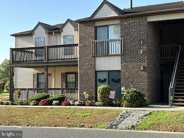 2 bed, 2.0 bath, 1180 sqft, $2,200 — Photo 1