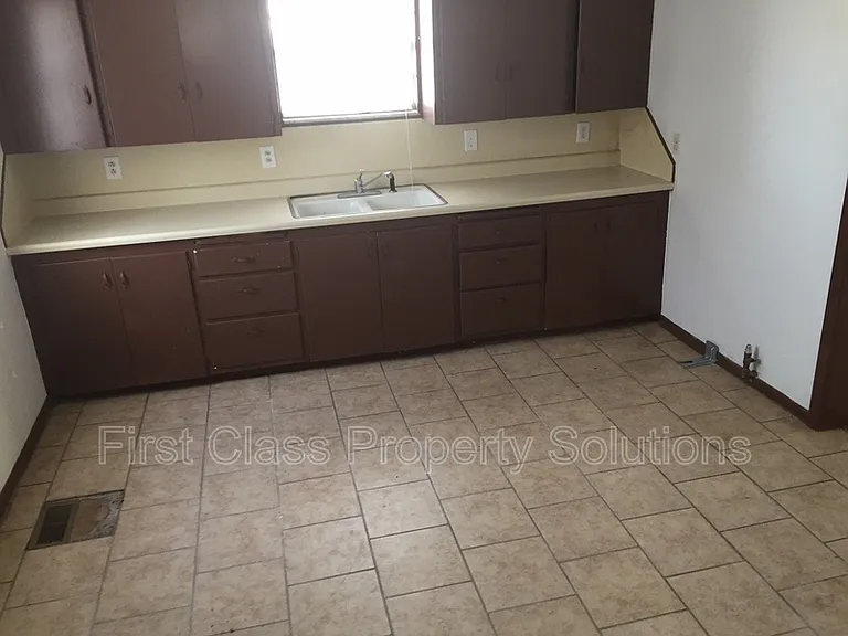 704 S Hadden Ave — Photo 3