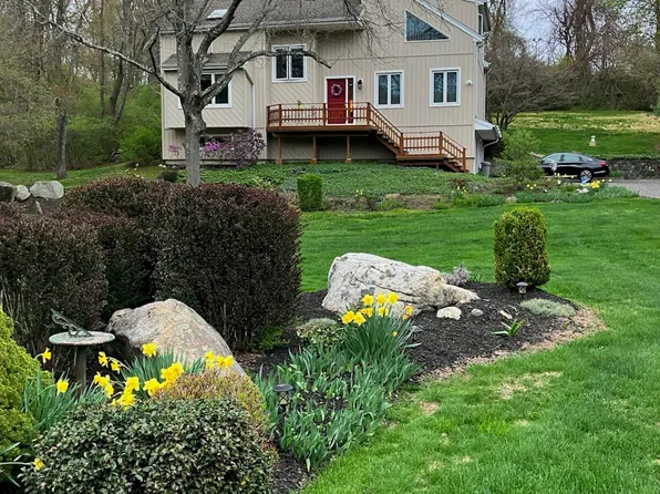 22 Flintlock Drive, Danbury, CT 06811