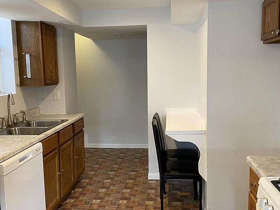 3rd image of 4007 N Lowell Ave #G