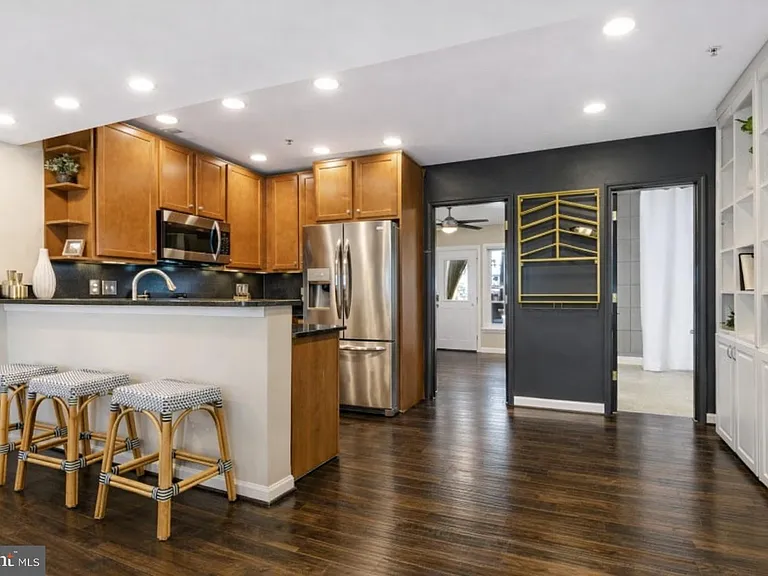 1519 Constitution Ave NE #101 — Photo 4
