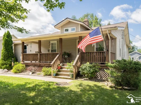 26134 Denning Rd, New Boston, MI 48164