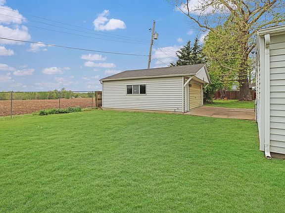 2nd image of 1820 S Granview Dr
