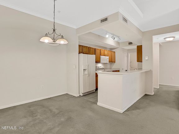 5th image of 10075 GATE Parkway N #2805