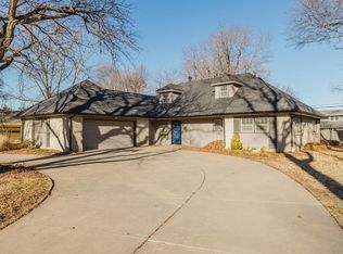 720 N Stratford Ln, Wichita, KS 67206