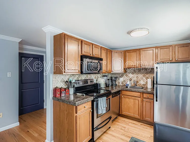 1327 N Steele St #203 — Photo 5