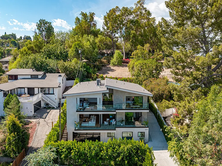 22270 Avenue San Luis — Photo 51