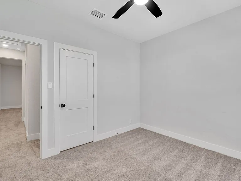 13615 Giovannis Gdn — Photo 19