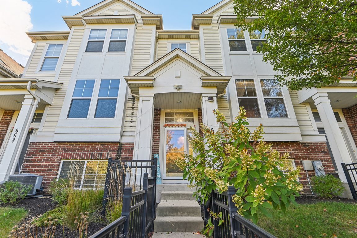 Grosvenor Ln-S2410-001.jpg