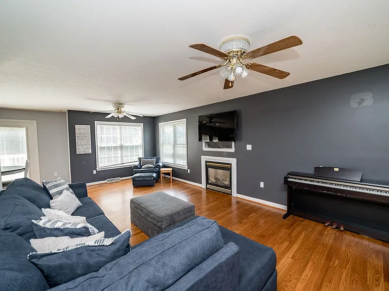 72 Viking Dr — Photo 28