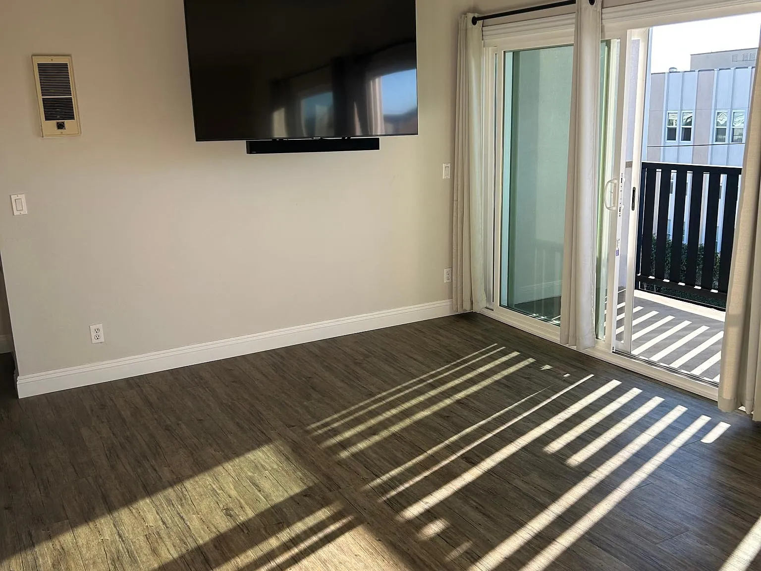 2 bed, 1100 sqft, $4,450 — Photo 4