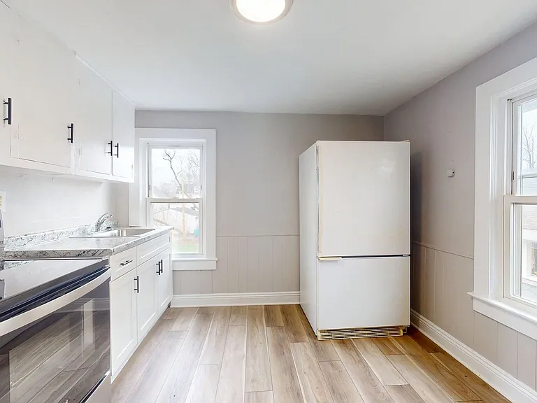1031 W 9th St — Photo 6