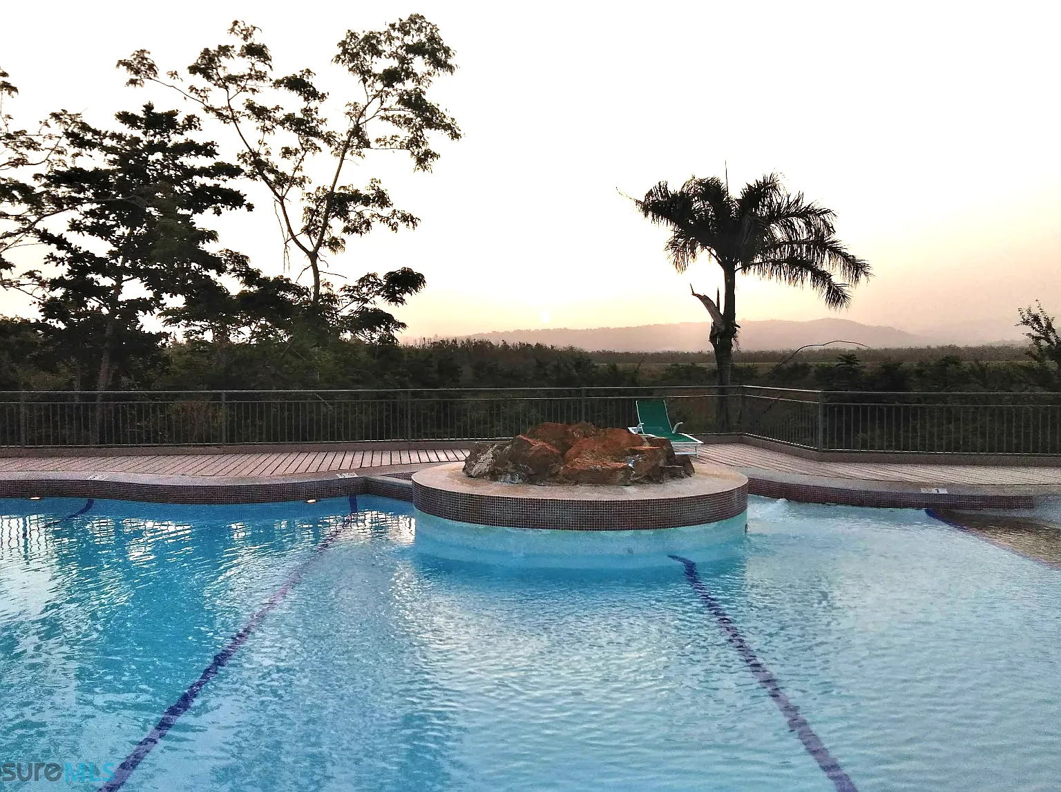 Sea View (Condominio) — Photo 1