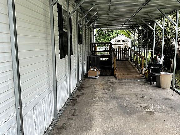 4th image of 828 Perimeter Park Cir