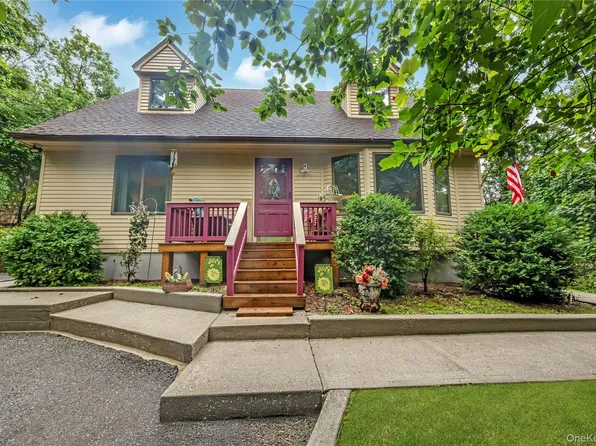 21 Sams Path, Rocky Point, NY 11778