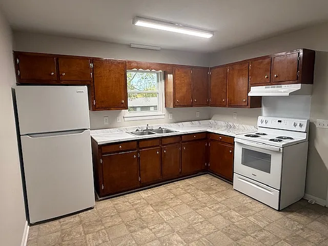 3 bed, $1,325 — Photo 2
