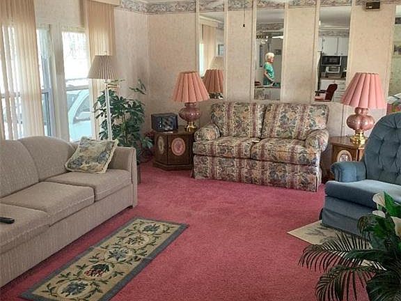 4th image of 27485 Joann Dr
