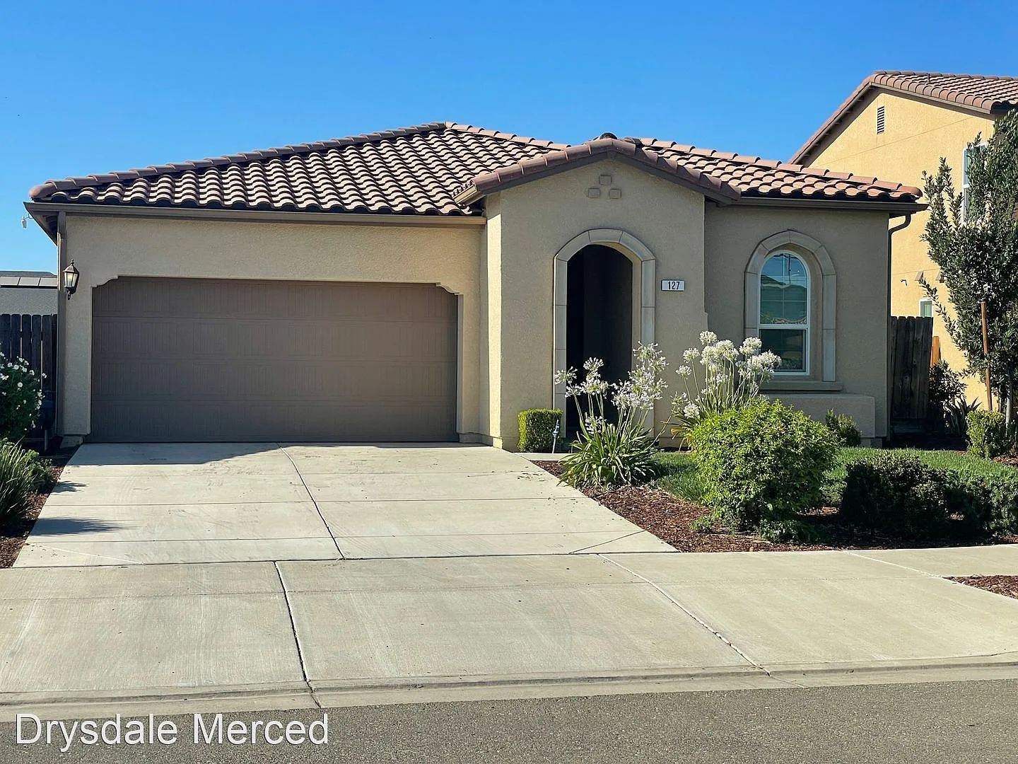 127 Barker Ln photo 1