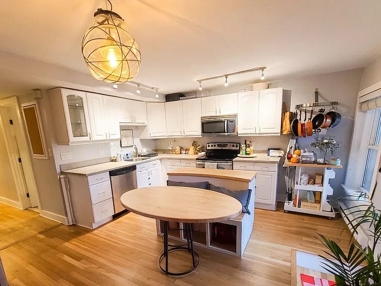 68 Russell St #1 — Photo 7